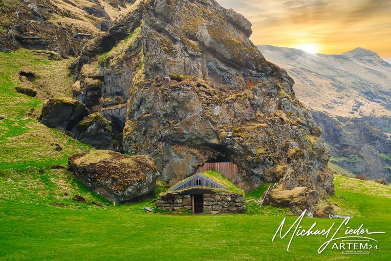 Iceland - einsame Hütte im Sonnenuntergang